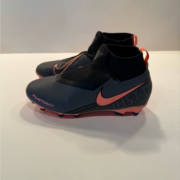 Nike Phantom Vision Soccer Cleats (size 5Y) - Picture 3 of 4